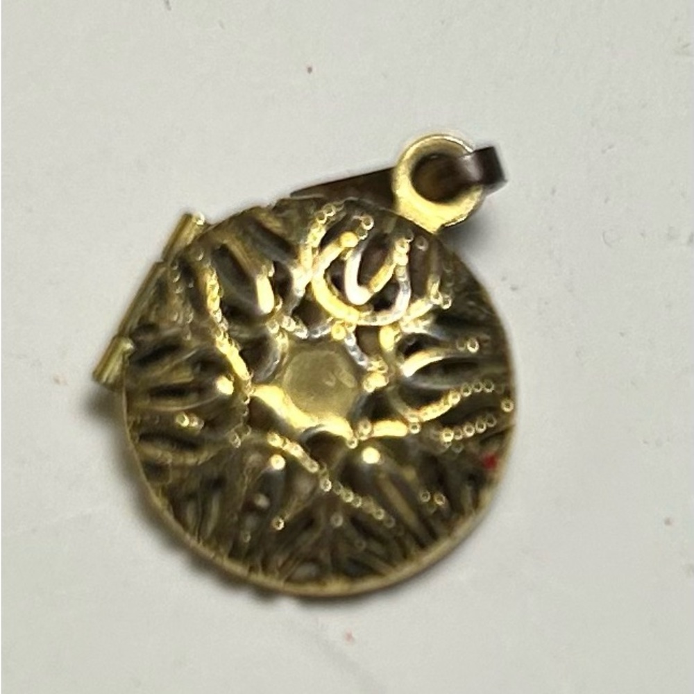 Gold Pendant with Tassel - Picture 2 of 9